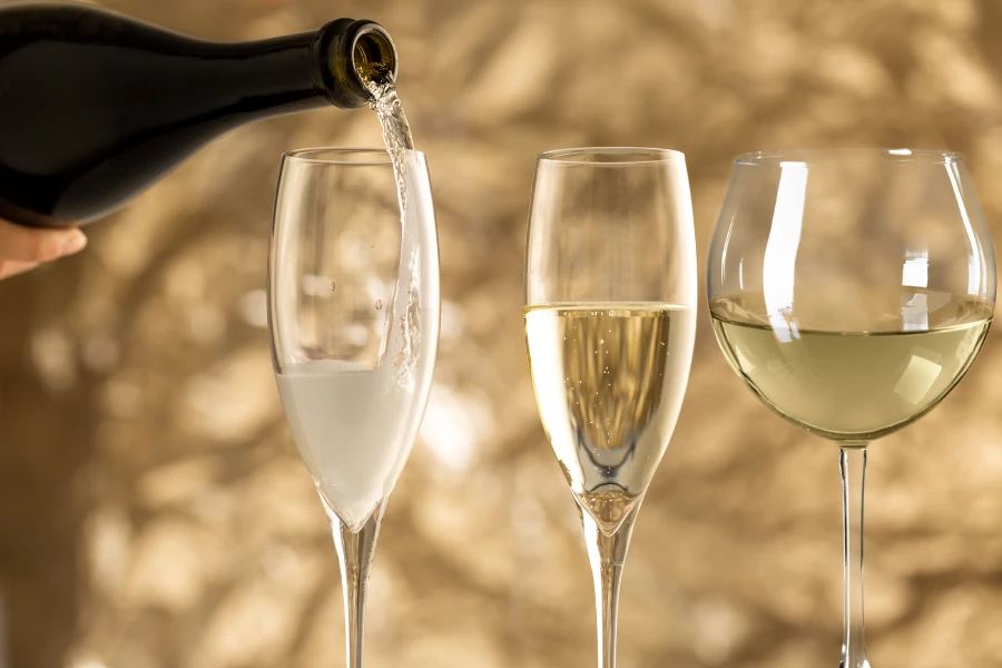 White wine vs sparkling wine image